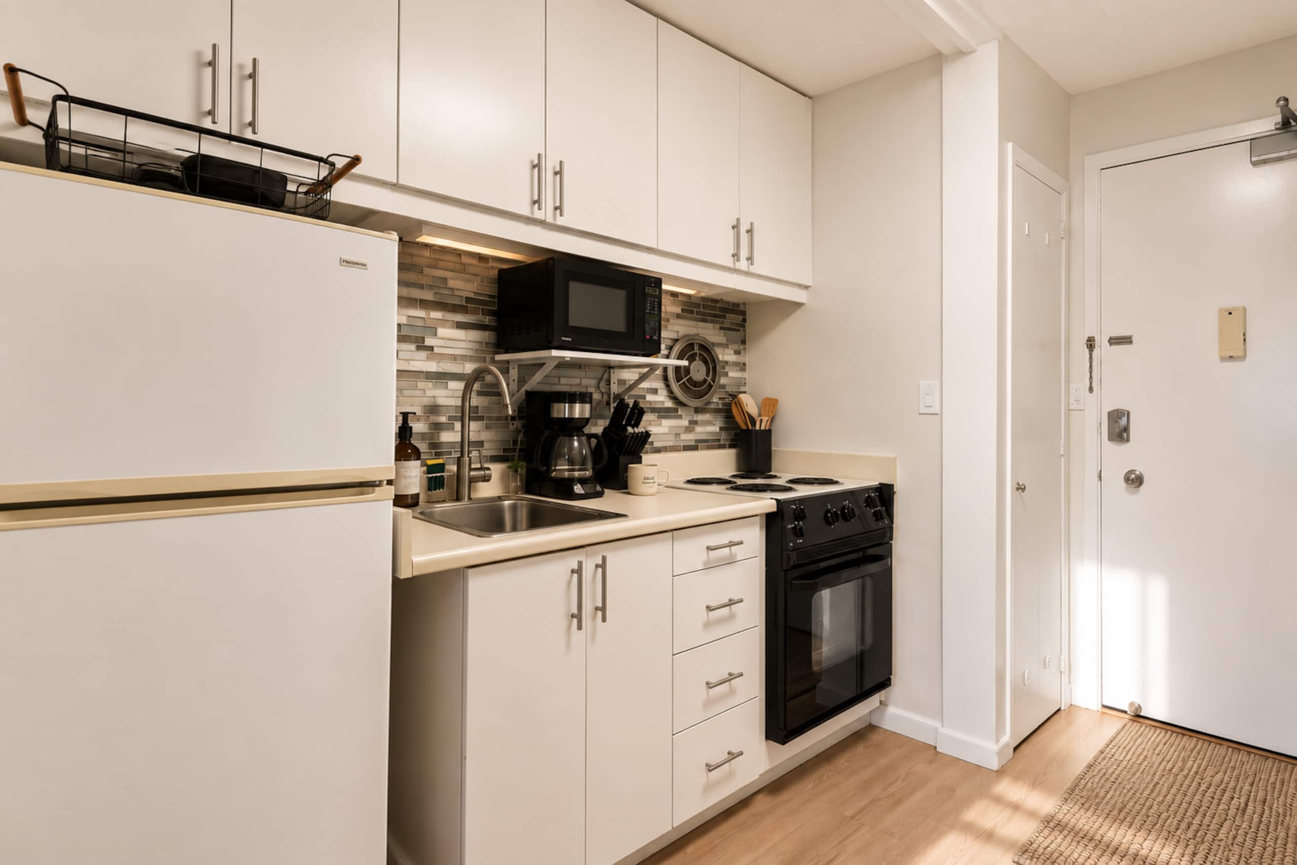Condo in Honolulu · ★5.0 · Studio · 1 bed · 1 bath - Image 3