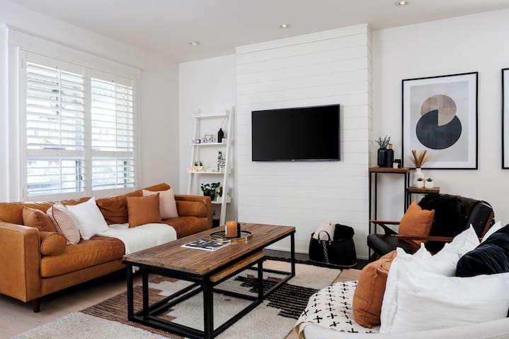 Design Award Winning Modern 3BR Home W/Parking