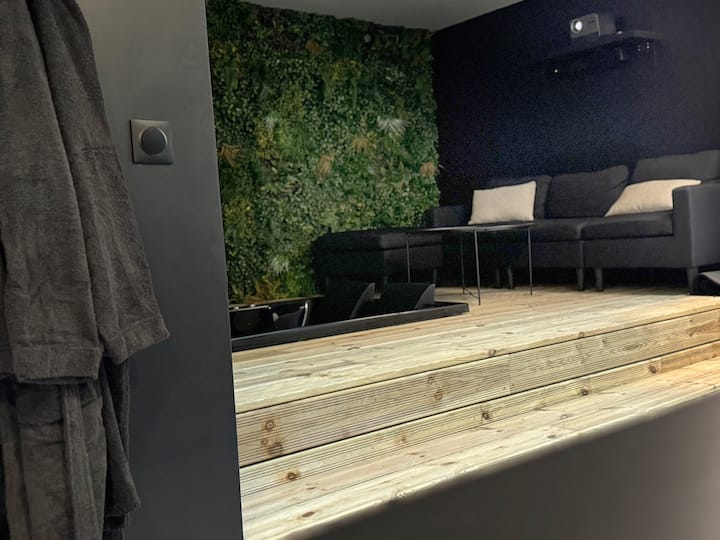 Nuit Insolite : Sauna & Spa Privatif • Lovescape - Sainte-Menehould
