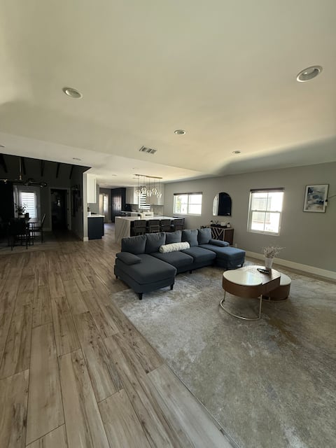 Top Airbnb: Chic and Spacious Serenity for the Whole Family in North Hollywood