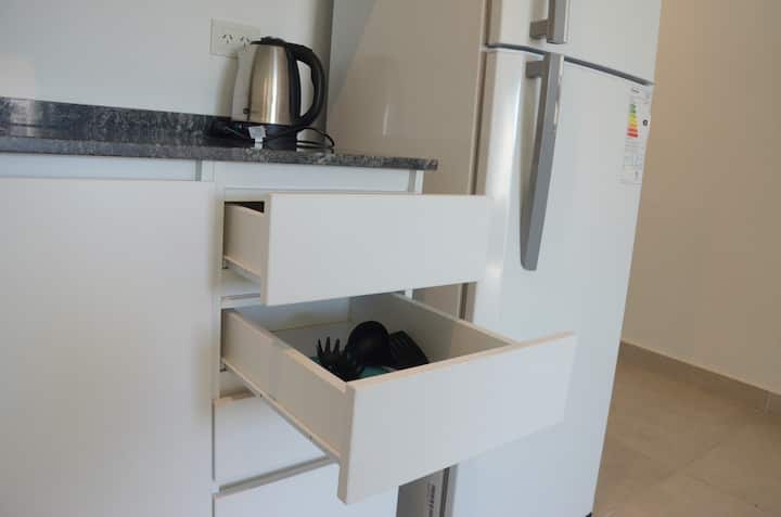 Departamento monoambiente con balcón en Balvanera