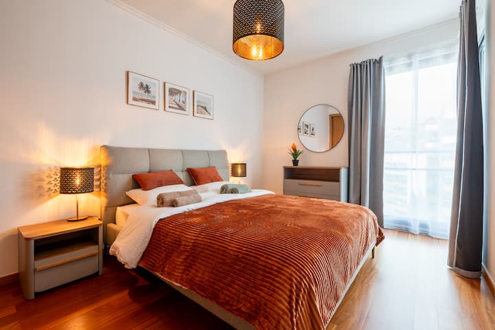 Sky View - Spacious Stay With Pool & Gym - Funchal