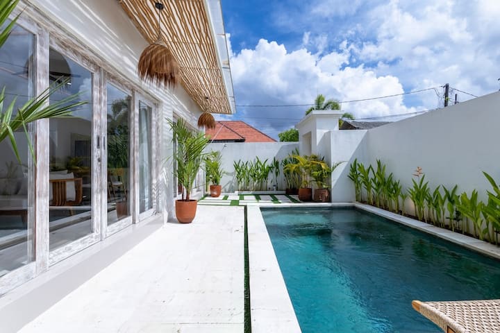 Bright! 1br Big Private Pool Seminyak - Seminyak
