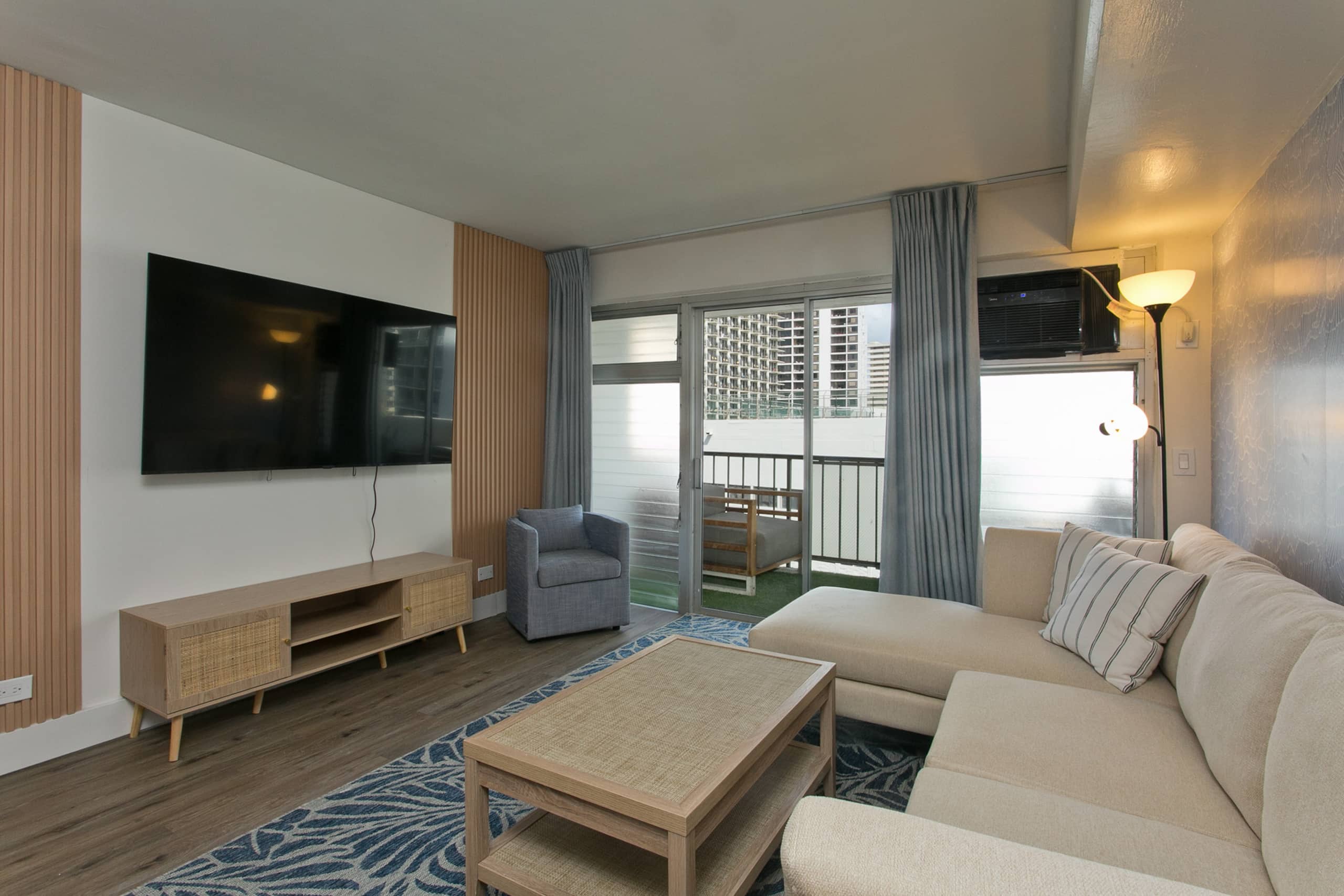 New Stylish Retreat With 5 Bed 2 Bath Ocean View! - Image 4