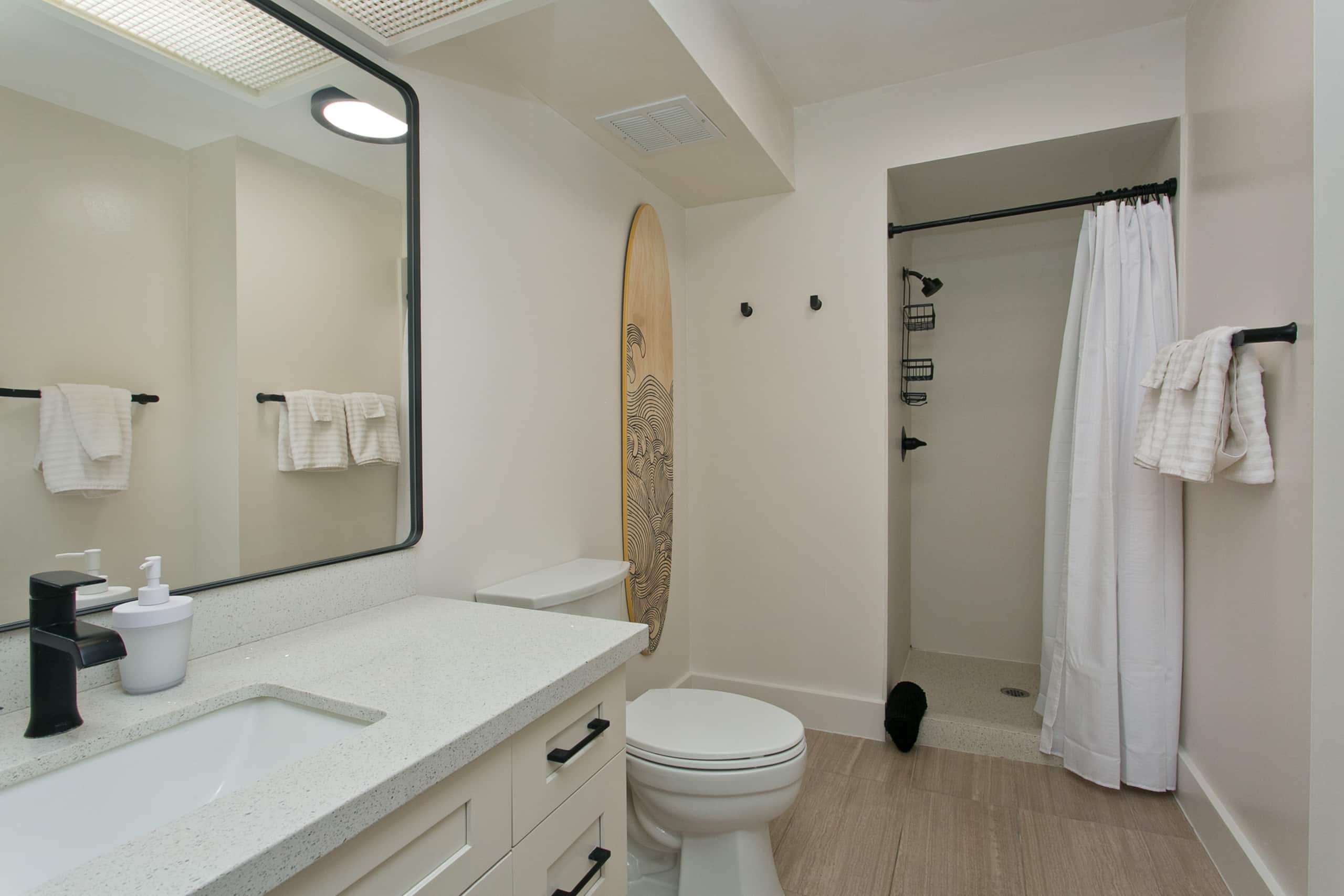 New Stylish Retreat With 5 Bed 2 Bath Ocean View! - Image 15