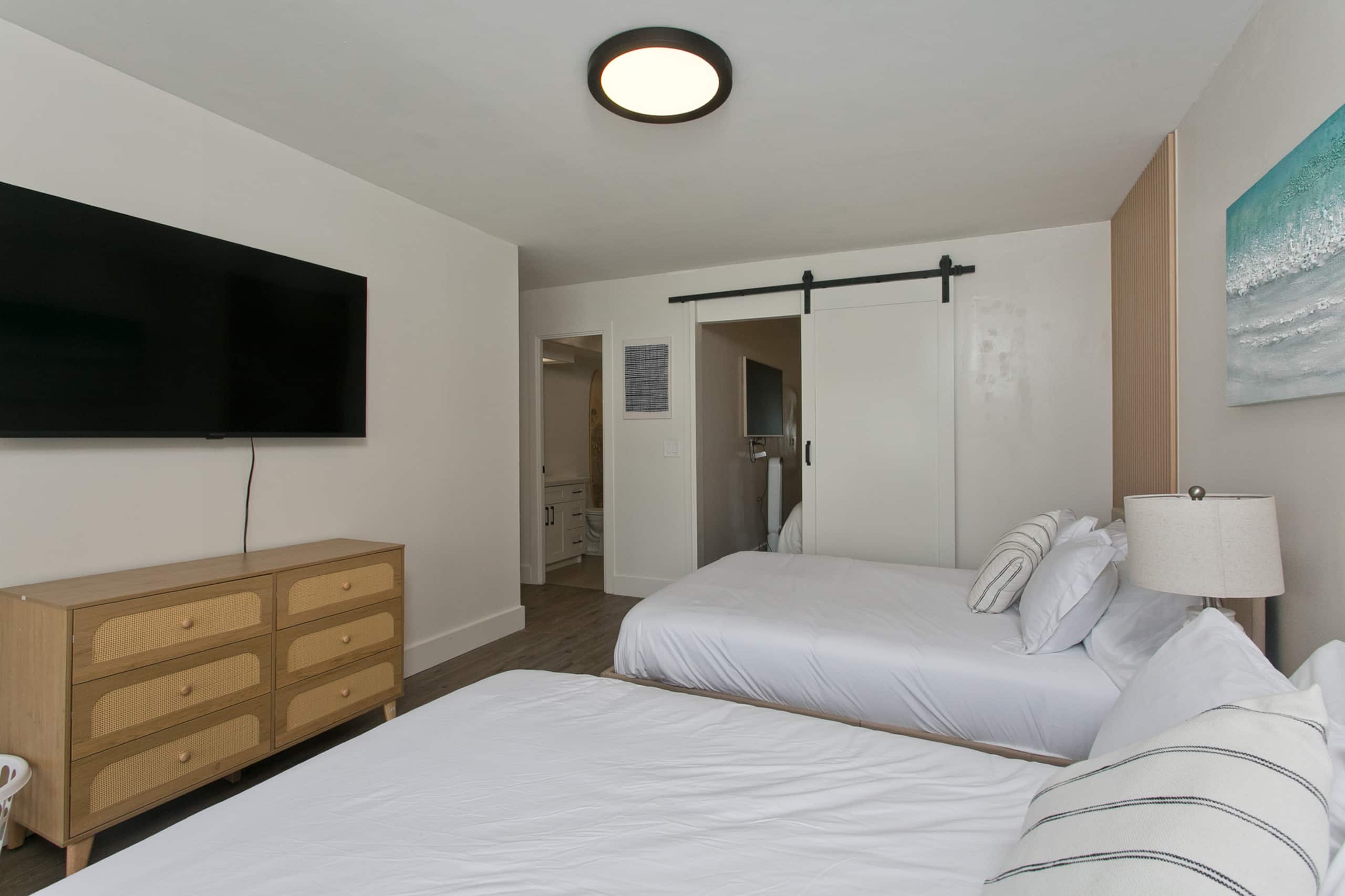 New Stylish Retreat With 5 Bed 2 Bath Ocean View! - Image 10