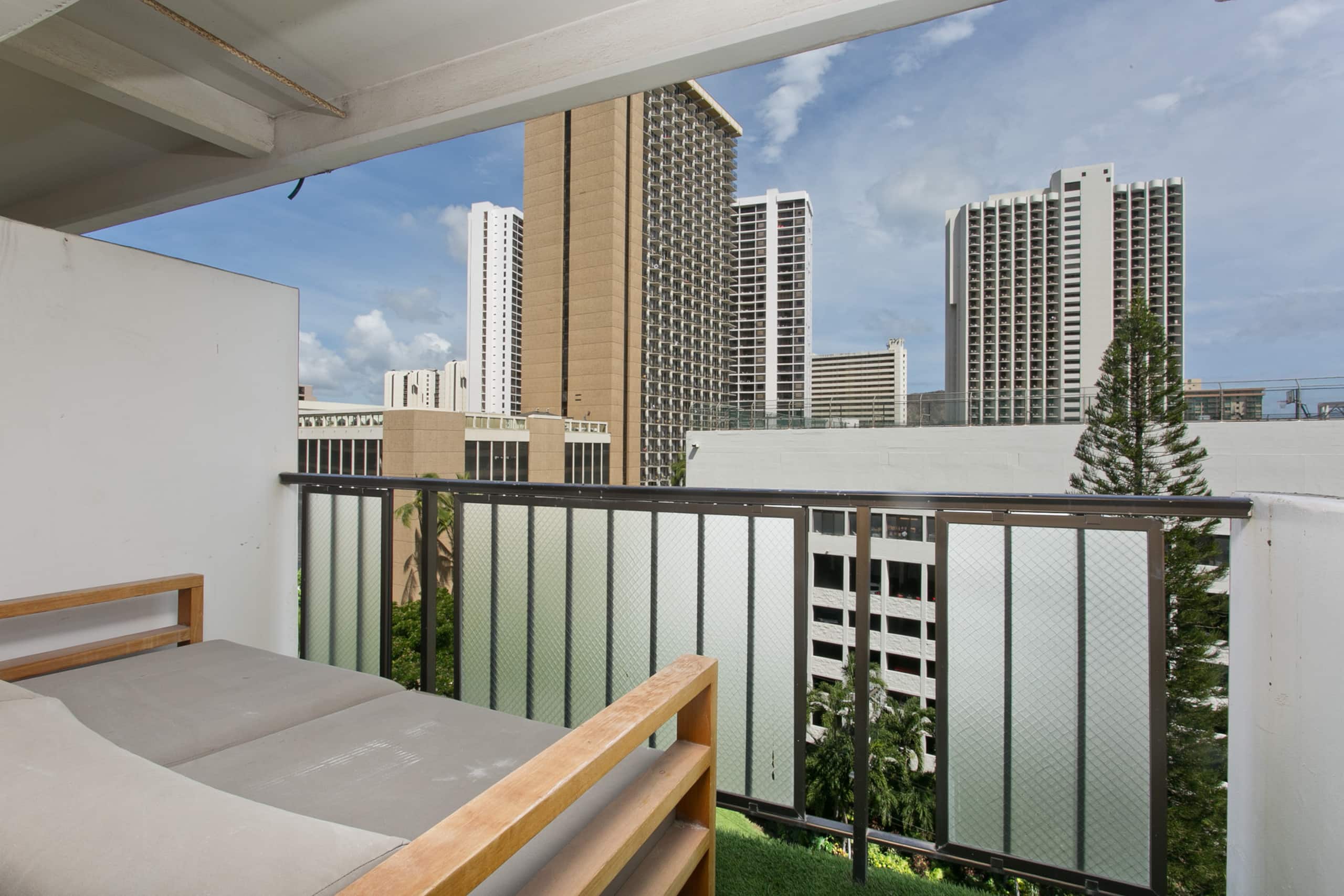 New Stylish Retreat With 5 Bed 2 Bath Ocean View! - Image 16