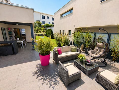 5 bedrooms • Garden with view • Games room • Quiet
