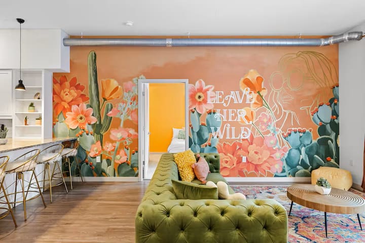 Downtown-Rooftop Pool-King Bed-Walk 2 Broadway! gallery image 2