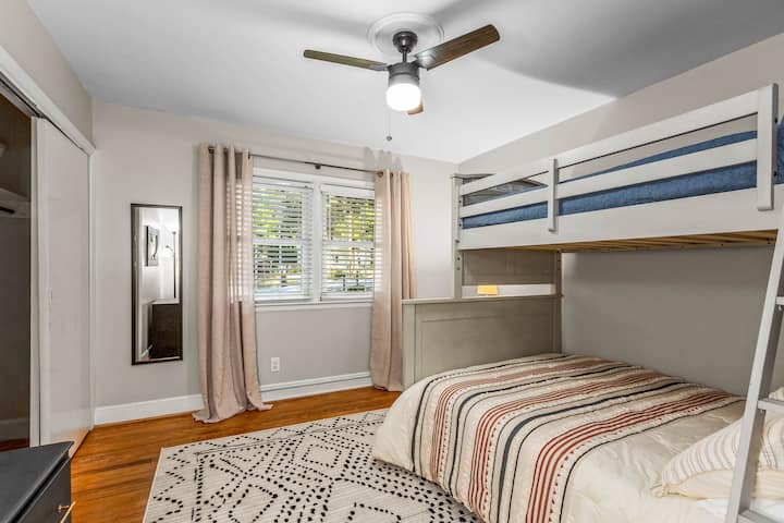 Spavaća soba 3 
Jedan bračni krevet, jedan krevet za jednu osobu