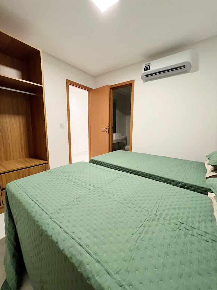 客房配有2张单人床、空调、遮光窗、1台智能电视、床和浴室布草。 请注意：不提供额外的床上用品。