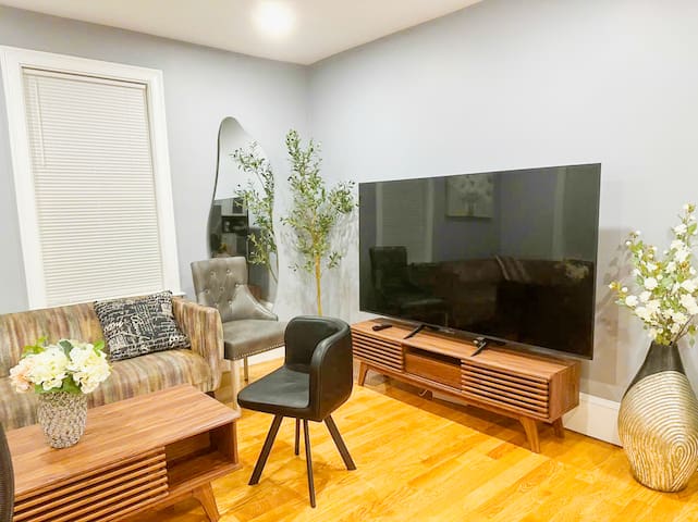85a3 Modern 3BR | 2BA | Family Base in Boston
