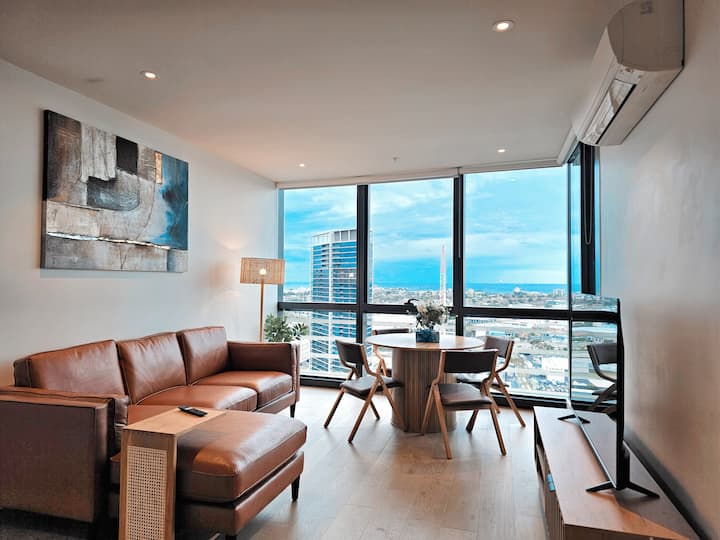 Balcony: River & Bay View | Free Parking, Pool+gym - St Kilda beach, Victoria