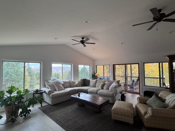 2 Creeks Retreat! Great Location With Hot Tub! - Finger Lakes, NY