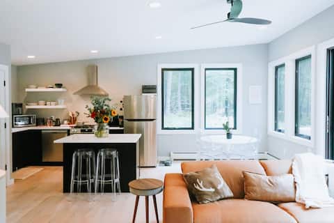 Top Airbnb: Wood Oak Cabin - modern luxe escape in Narrowsburg in Narrowsburg