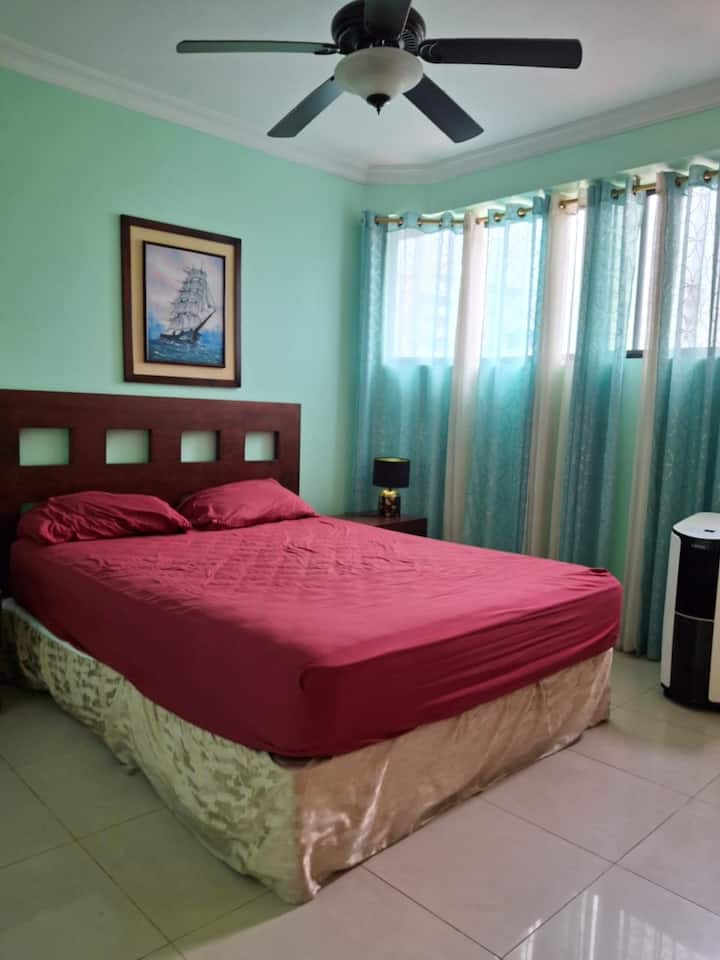 Спална соба 2, брачен кревет (широк 150-179 см) 