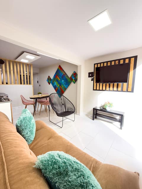 Top performing Airbnb: Modern apartment/studio, unbeatable location. in Ibagué