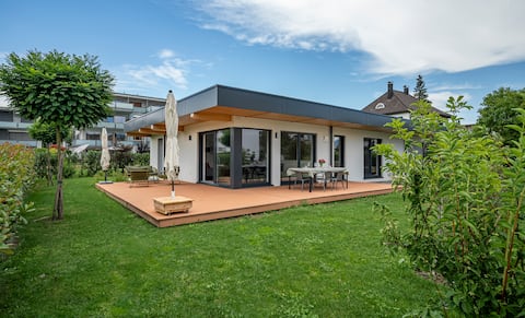 Modern bungalow near the lake