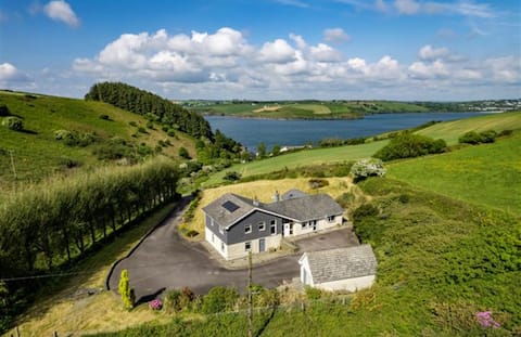 Beach house 25mins walk to Charles Fort