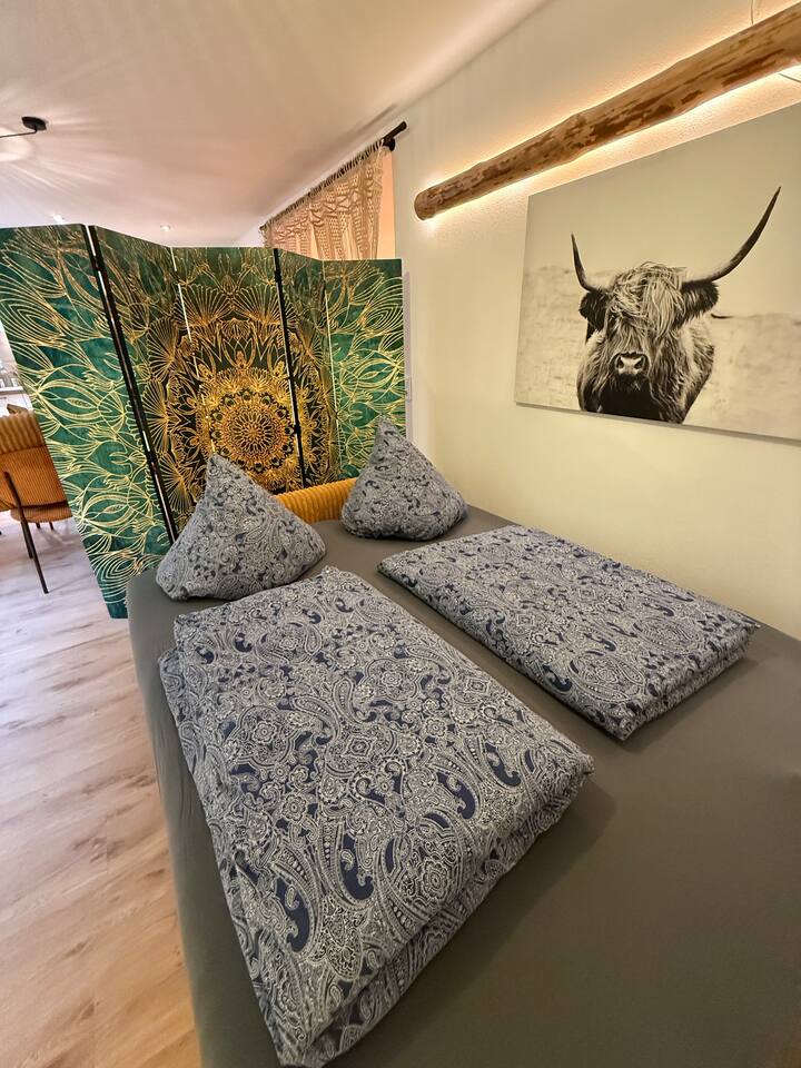 Këtu do të gjesh divanin e ndërtuar (170x200).