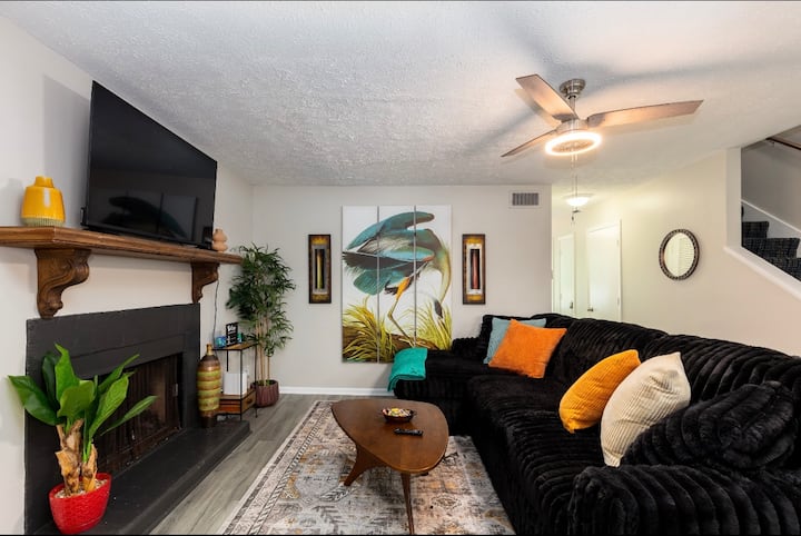 Relax By The Creek | Modern 2br + Patio - Murfreesboro, TN