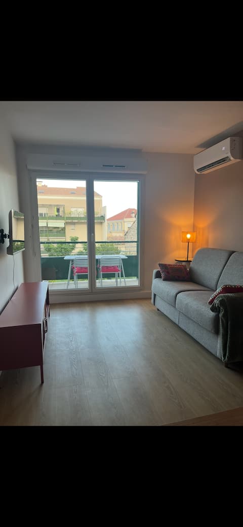 Popular Airbnb listing: Apartment in the center of Nîmes in Nîmes