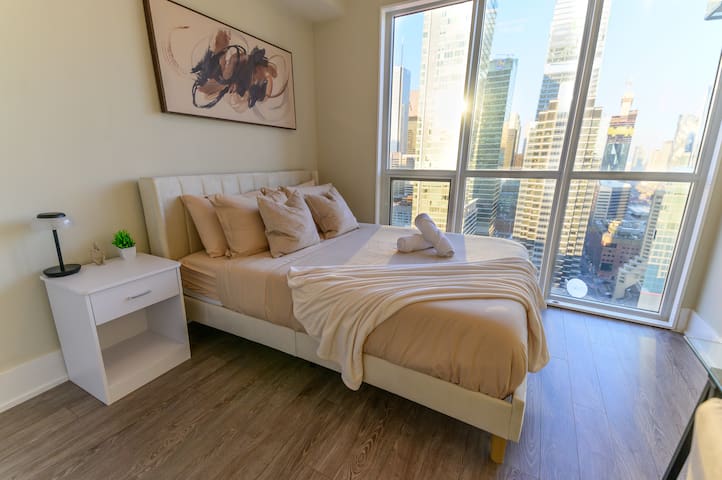 Ambient Vibe Downtown | CN Tower + Lake View Condo gallery image 3