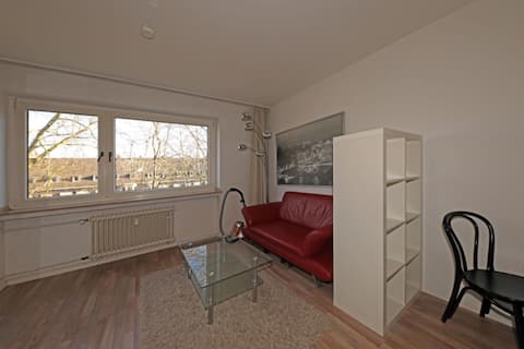 Erfolgreiche Airbnb-Immobilie: Düsseldorf: Messe, Uni& City nah in Düsseltal