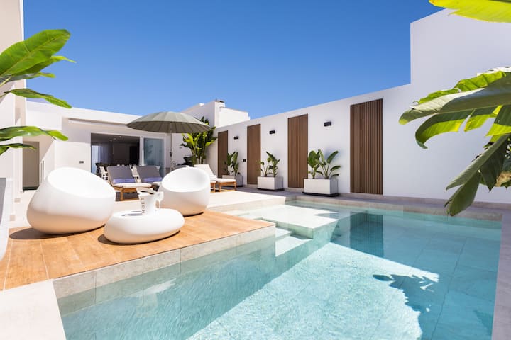 Áurea. Luxury with sea views. Heated pool.