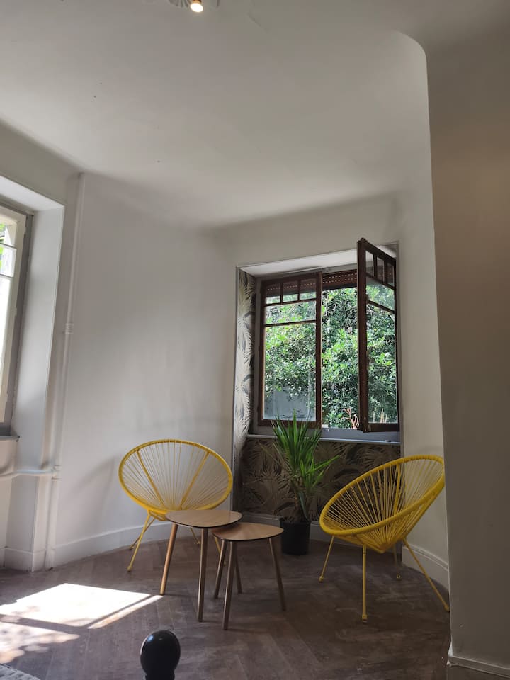 Chambre Dans Un Appartement - Ginevra