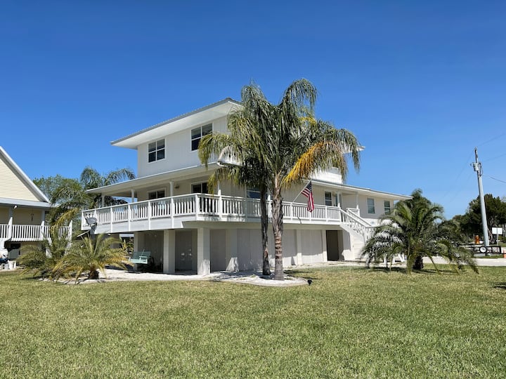 Snowbirds-waterfront, Dock, Pool, Hot Tub & Views - Crystal River, FL