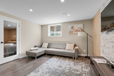 Top Airbnb: Modern & Cozy Basement By Stonebridge Golf Club in Barrhaven West