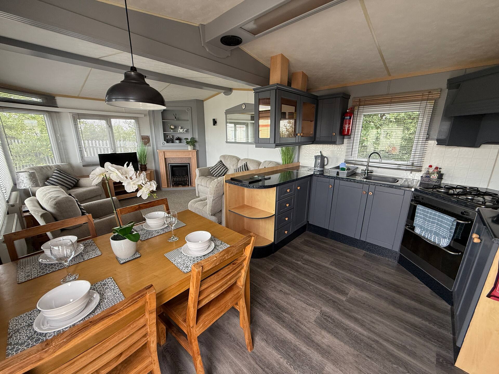 Sherwood 472 - central heating, Pet friendly, WiFi, bed linen - Golden Palm Resort - Meadow Lakes Caravan & Lodge Hire