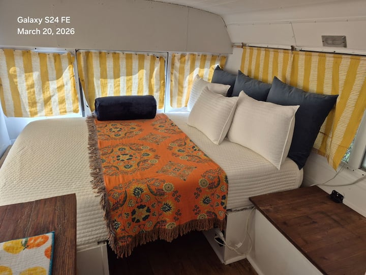 Charming Prison Bus Tiny Home With Wifi - Brunswick, GA