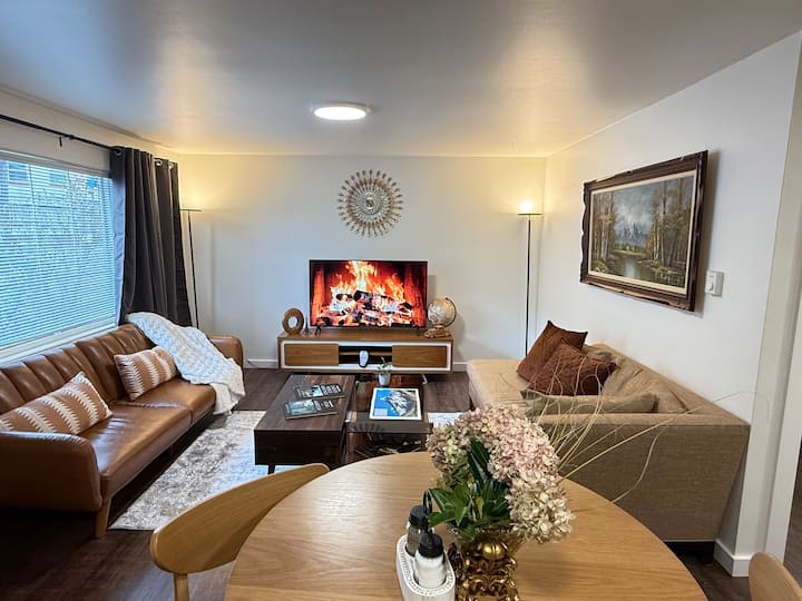 Green Lake Retreat Walk To Water • Cozy & Modern - Kenmore, WA