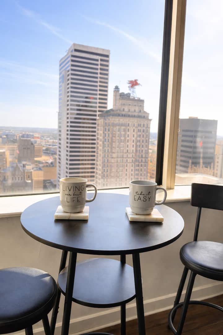 Downtown Dallas High-rise | Skyline + Parking - Dallas, TX
