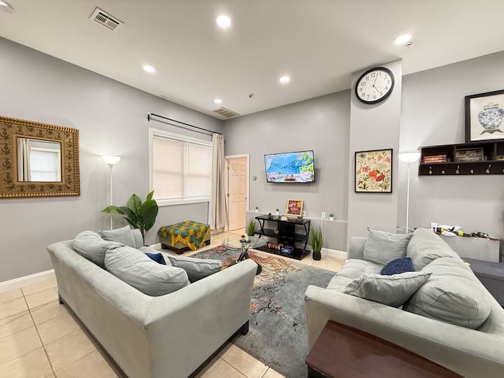 Spacious Apartment With Parking - Queens, NY
