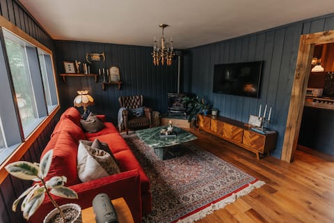 Popular Airbnb listing: Moody Dunes - Steps to Sandbanks in Prince Edward