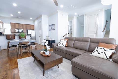 Popular Airbnb listing: Walk to NRG/Medical Center, Elegant 3BR/3Bath in Astrodome Area