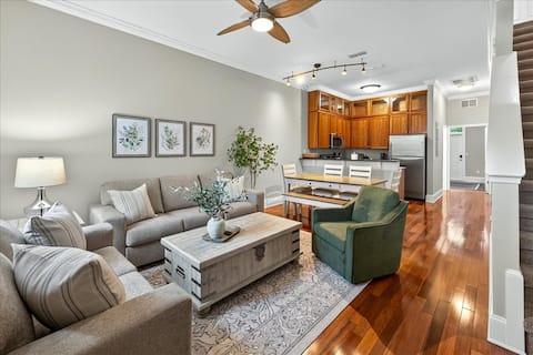 Top Airbnb: The Bungalow - A Cozy Midtown Townhouse in Tallahassee