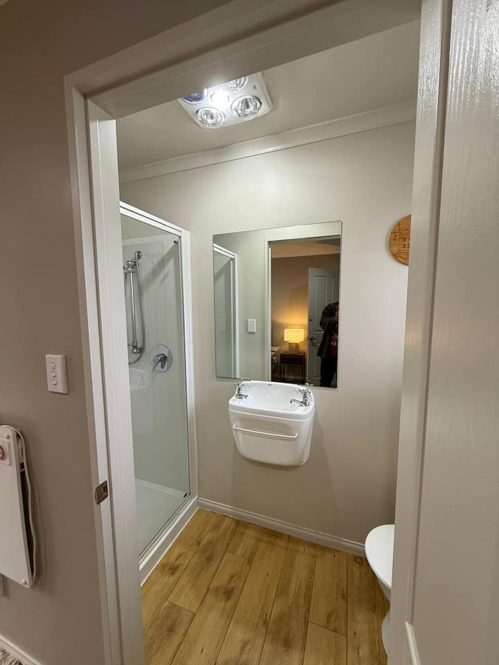 Private 1 Br Mini House - Mosgiel