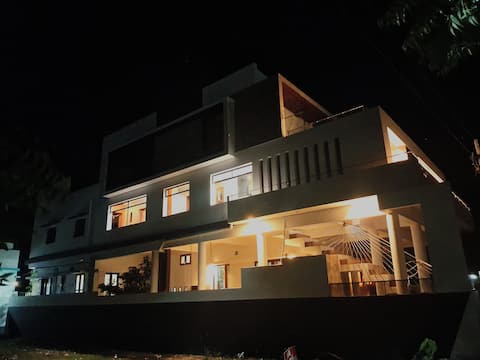 7BHK AC flat with 4Kitchen 4Hall