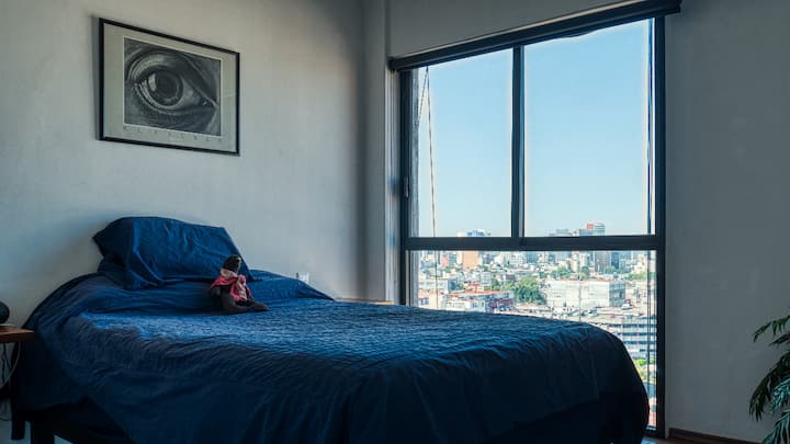 Manželská posteľ s výhľadom na severnú časť CDMX