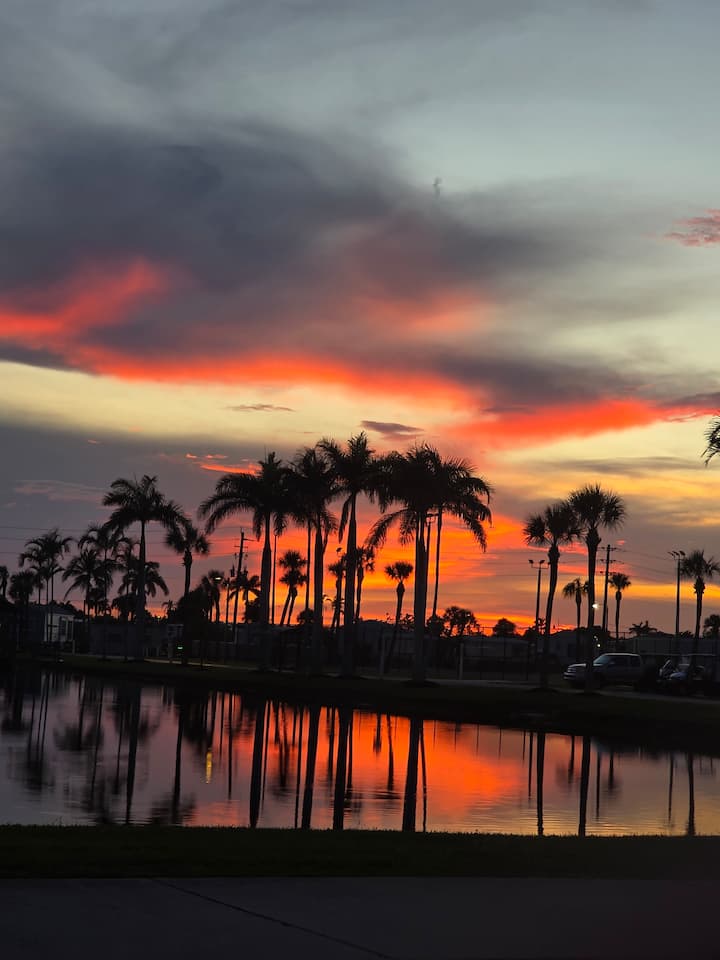 Sunny Serene Shores - Fort Myers Beach, FL