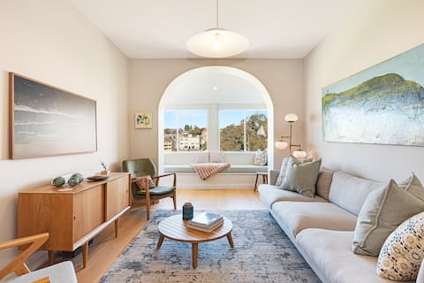 Coogee Beach House ~2 minute walk to beach~ BBQ~AC