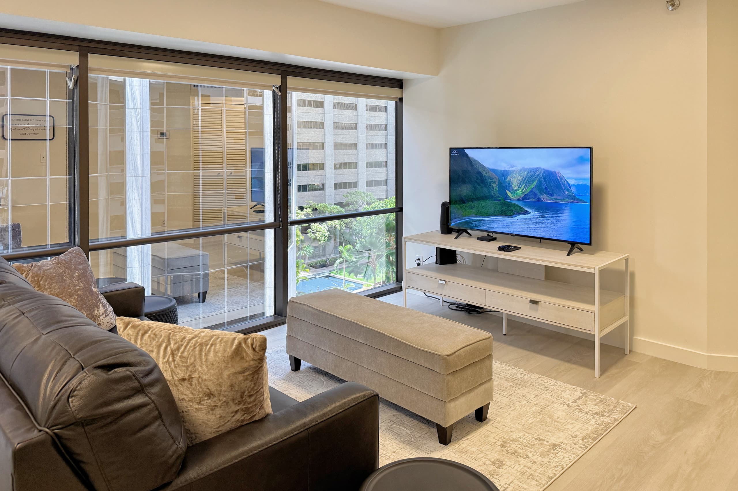 Spacious 1BR Free Parking WiFi - Image 2