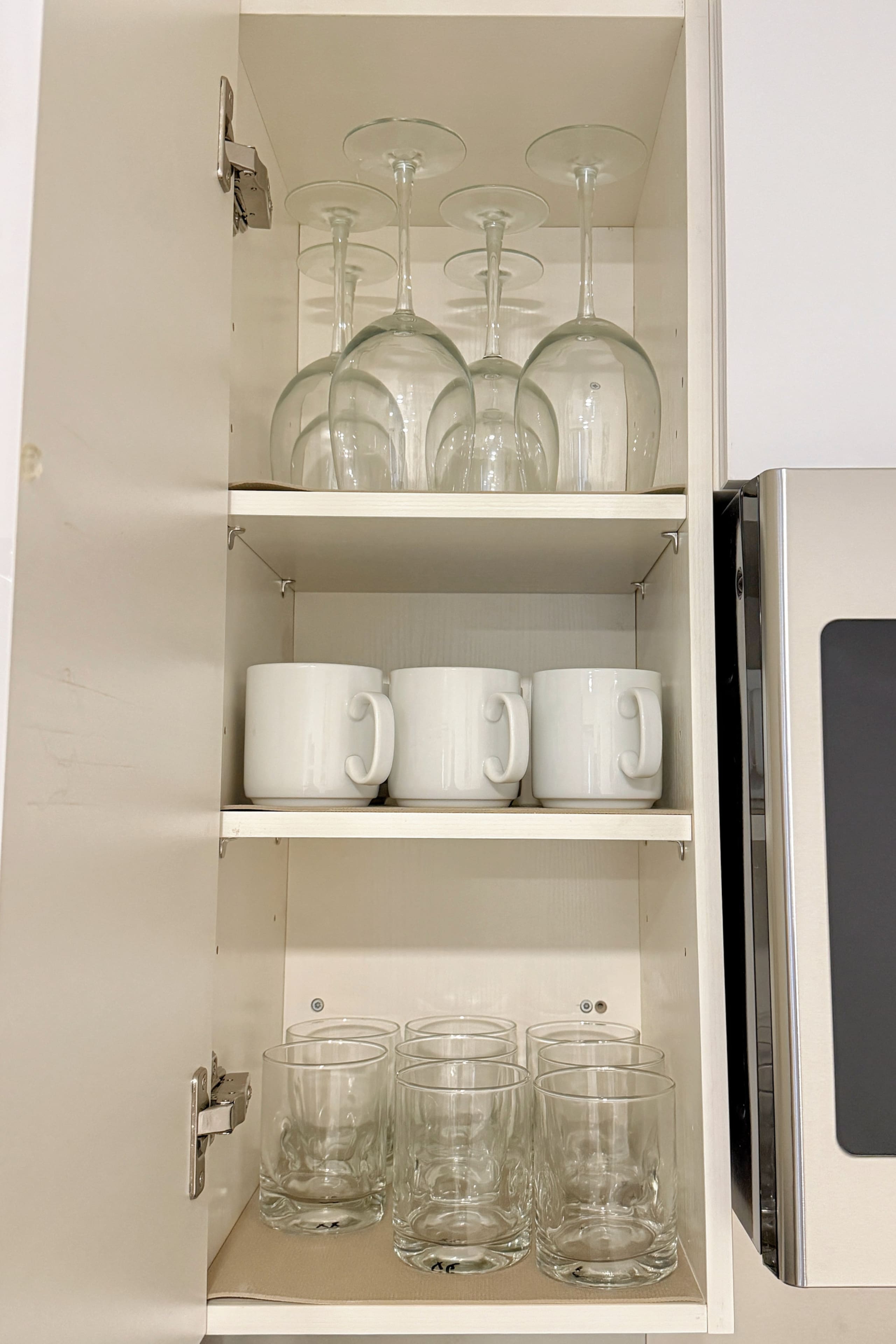 Spacious 1BR Free Parking WiFi - Image 10