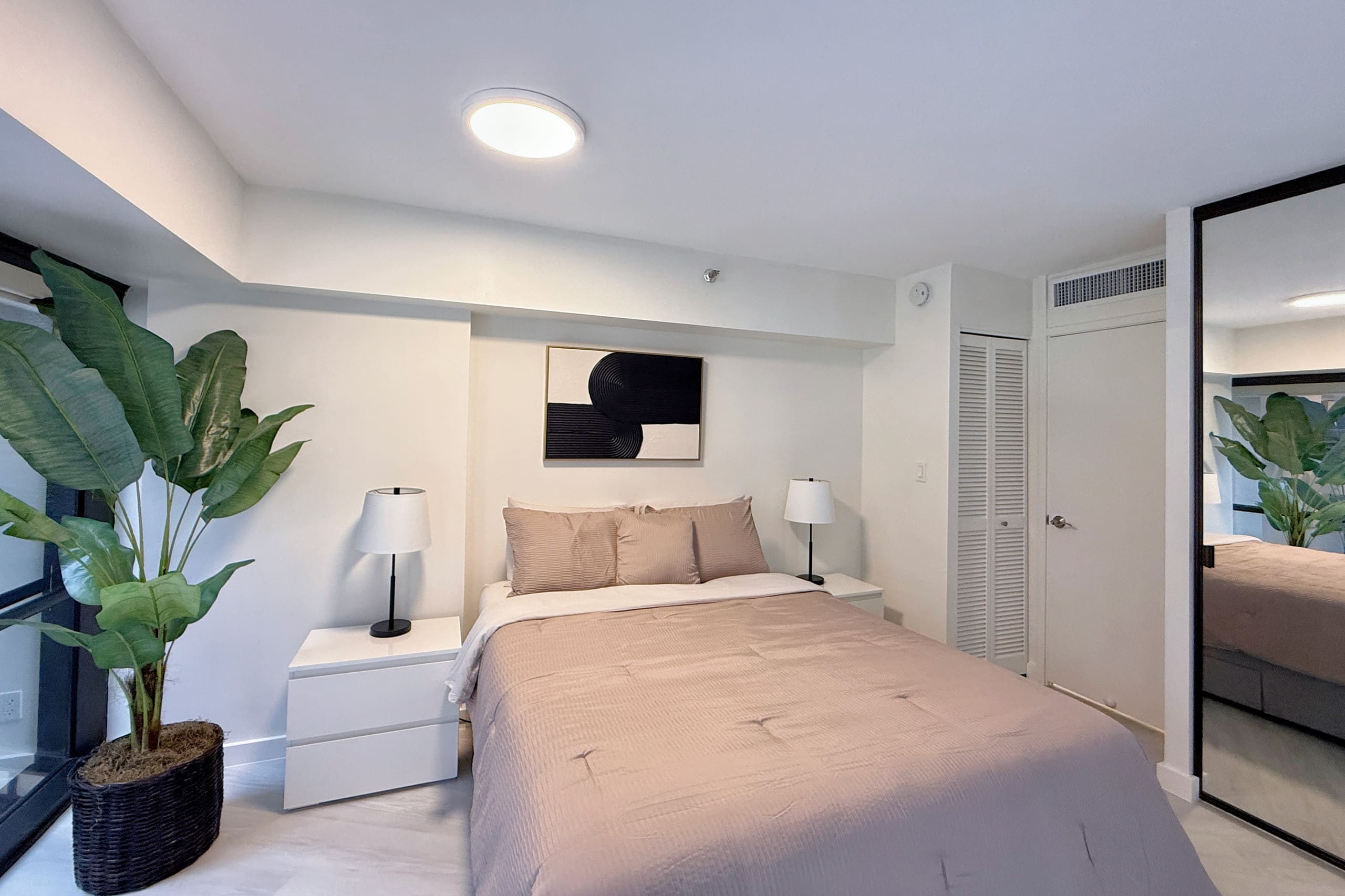 Spacious 1BR Free Parking WiFi - Image 17