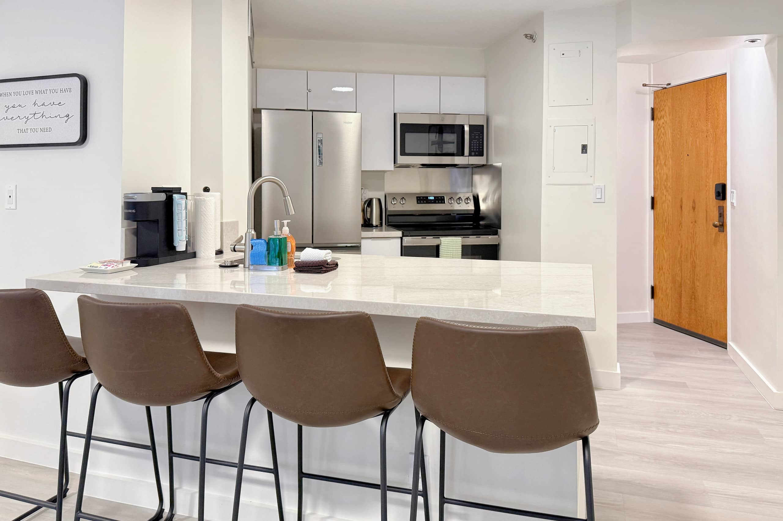 Spacious 1BR Free Parking WiFi - Image 7