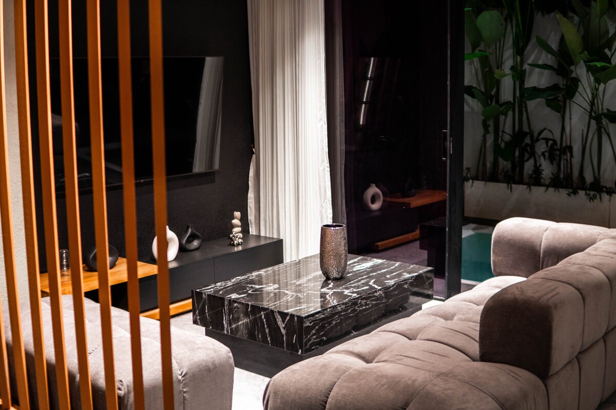 Home in Kuta Utara · 2 bedrooms · 2 beds · 3 private baths, Airbnb comparable